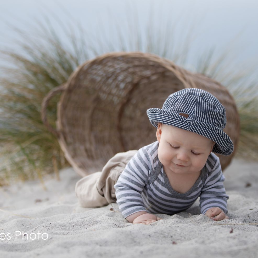 babyfotografering på stranden - fotograf Hoppesphoto.dk