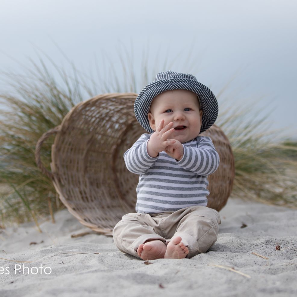 Babyfotografering på stranden - fotograf Hoppesphoto.dk